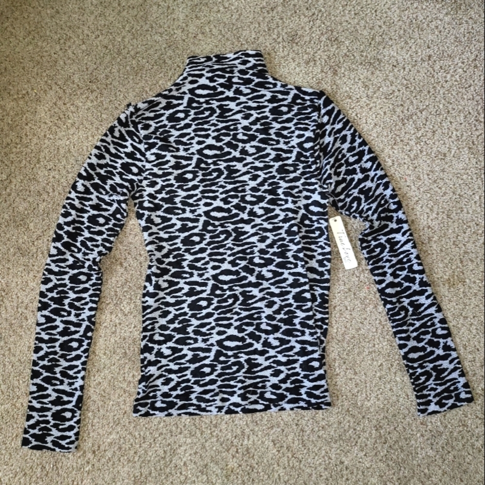 Leopard Turtle Neck